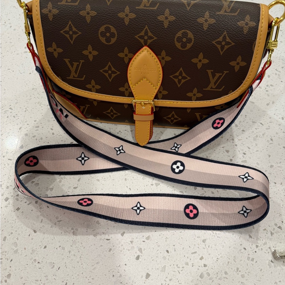 🥰 LV Diane Monogram Crossbody Bag
